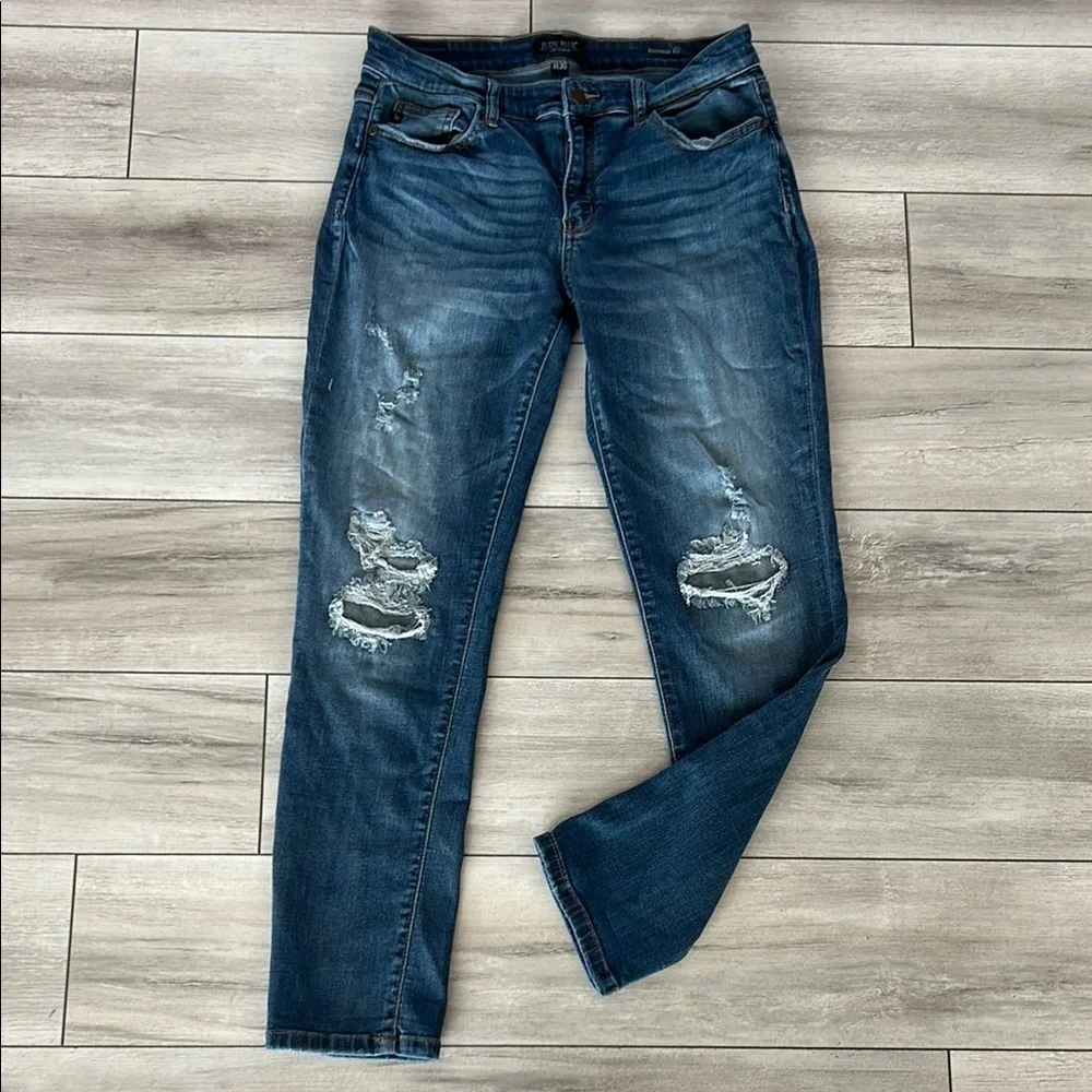 Judy Blue boyfriend fit jeans distressed size 30